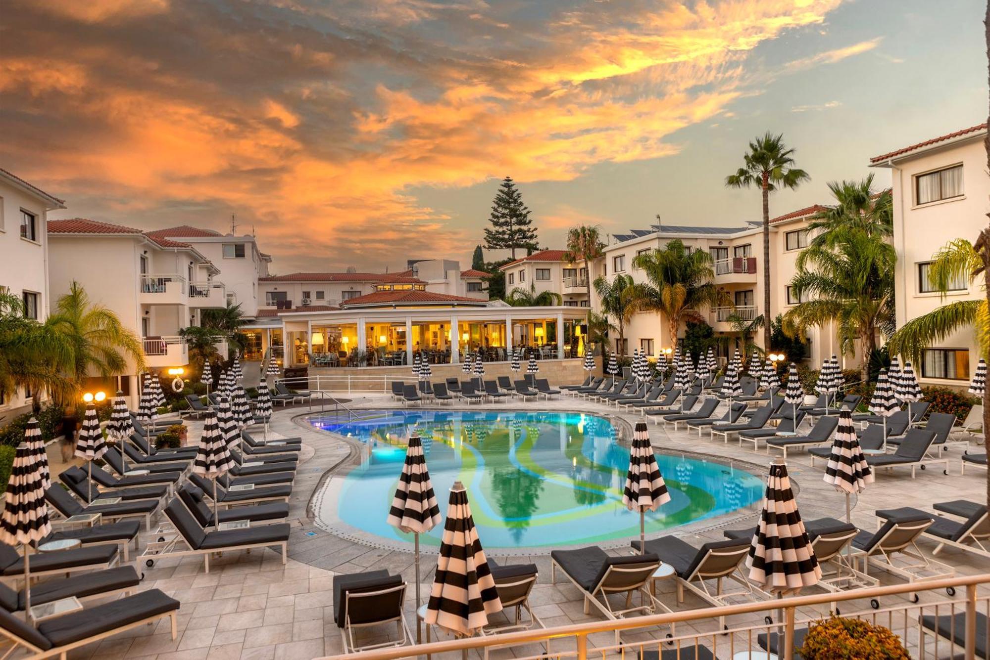 King Jason Paphos - Designed For Adults By Louis Hotels Bagian luar foto