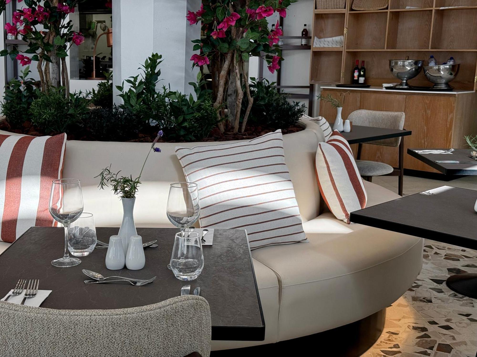 King Jason Paphos - Designed For Adults By Louis Hotels Bagian luar foto