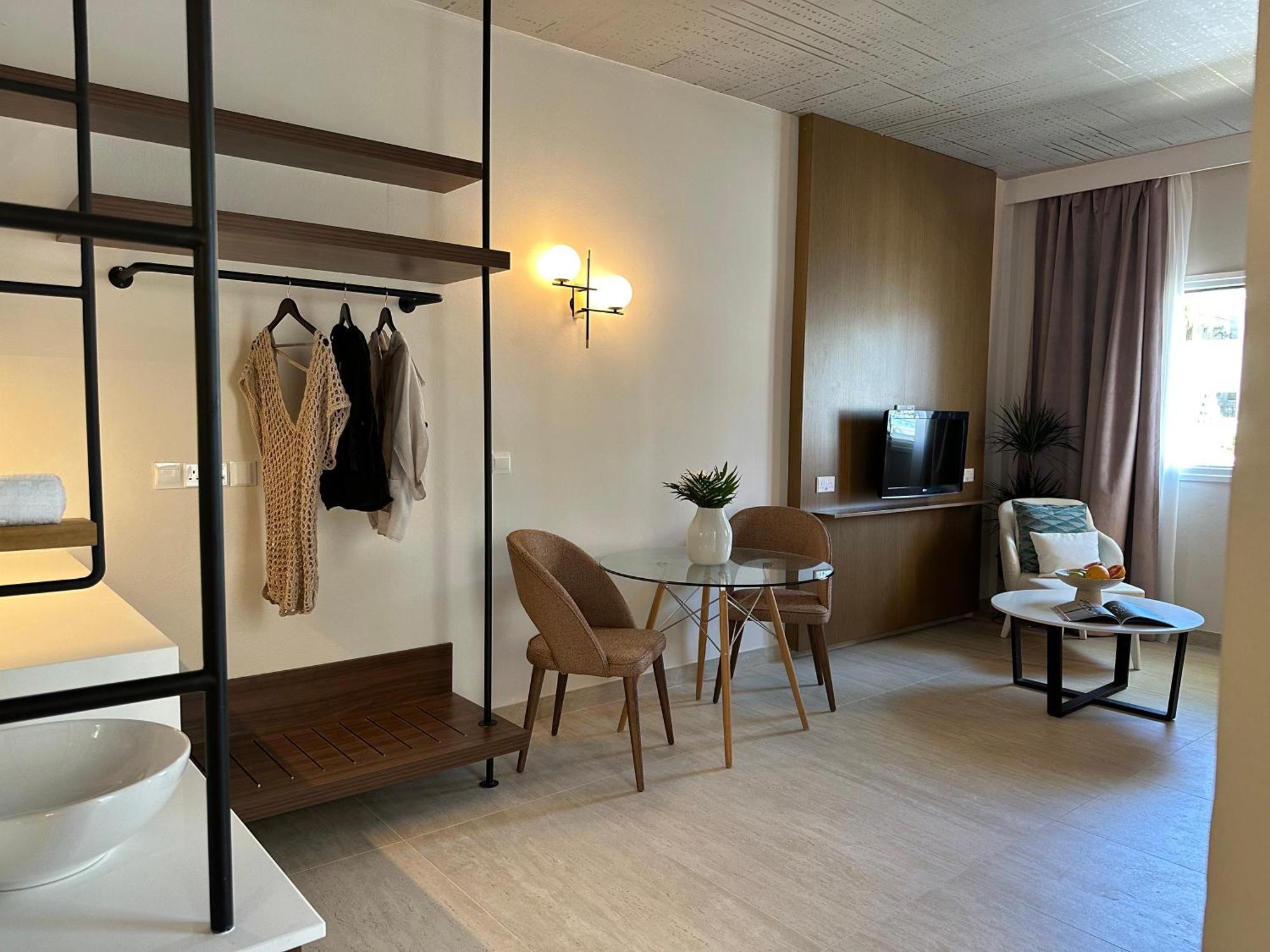 King Jason Paphos - Designed For Adults By Louis Hotels Bagian luar foto
